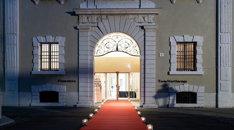 Alla presenza di oltre 60 clienti, BeSafe – società di consulenza informatica con sede a Flero (BS) specializzata in cyber security – ha presentato nell’evento dal titolo «Il racconto del passato per progettare il nostro futuro», tenutosi presso la pinacoteca Tosio Martinengo di Brescia, un innovativo servizio dedicato alla difesa informatica dei dati aziendali. Un prodotto dalle caratteristiche e dalle modalità di intervento fortemente innovative, fondamentali però per fronteggiare una vera e propria emergenza. Come riferito anche nell’ultimo Rapporto CLUSIT 2022, i cyberattacchi, su scala globale, si stanno intensificando continuamente, con un incremento estremamente significativo da quattro anni a questa parte. Ad aumentare ulteriormente la vulnerabilità di imprese e pubblica amministrazione la guerra in Ucraina la quale ha portato con sé un numero estremamente elevato di cyberattacchi. In termini assoluti, riferisce il report, sebbene il 2021 sia stato considerato l’anno peggiore di sempre, i numeri del 2022 si confermano completamente in linea. Un andamento che porta a pensare ad un problema che potrebbe mostrare tratti di strutturalità, se non arginato con consapevolezza. BeSafe ha presentato ai partecipanti del meeting un servizio totalmente innovativo in tema di cyberdefence. Attivo 24/7 BeSafe propone uno strumento in grado di accogliere l’intera filiera della sicurezza: dall’assessment al monitoring, dalla prevenzione al detect, fino a poter erogare un’azione compiuta e consapevole nel caso di attacco. «Dobbiamo partire dall’amara constatazione che non esista al mondo una procedura, uno strumento, un impianto a rischio zero – commenta Giacomo Verzeletti, CEO di BeSafe - Da questo punto di partenza, però, noi abbiamo elaborato una risposta completamente nuova, capace di fornire standard di sicurezza incredibilmente elevati.». BeSafe ha descritto il nuovo servizio di cyber defence dopo aver presentato l’intero restyling della propria immagine. Un player di grande esperienza sul mercato informatico che ha operato una rivisitazione della propria comunicazione per contribuire a fornire ai propri clienti servizi sempre più focalizzati sulle esigenze in continua evoluzione della sicurezza informatica.