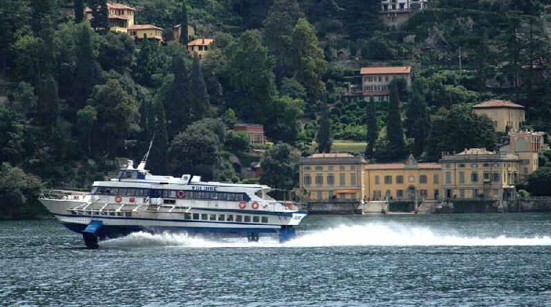 Navigazione Lago di Garda: servizio navetta Peschiera-Lazise-Bardolino e Garda