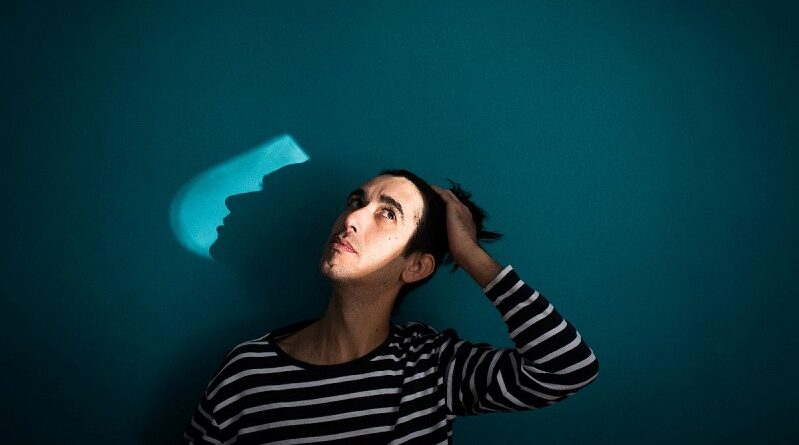 "Right Here" è l’album d’esordio di White Ear