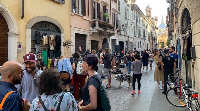 Mercatino del riciclo, riuso e svuota cantine in via delle Battaglie e via della Pace a Brescia
