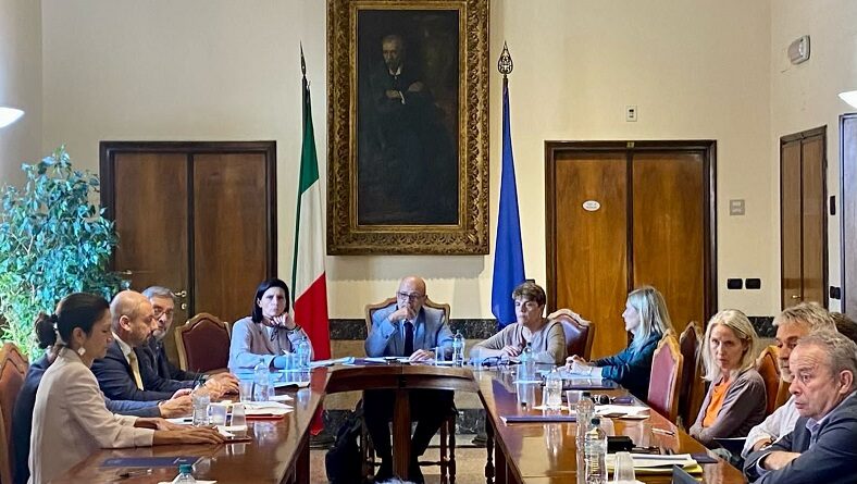 Lago di Garda, il viceministro Gava a Brescia alla cabina di regia: “Impegno del governo per finalizzazione delle opere”